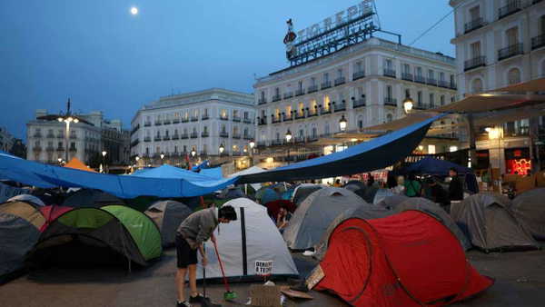 Madrid’de Konut Krizi Sokağa Taştı: Yüzlerce Kişi Puerta del Sol’da Çadır Kurdu