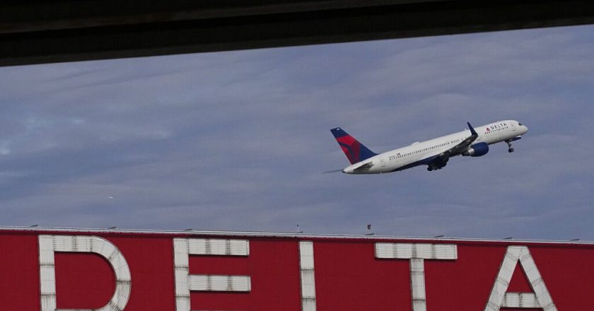Yolcuların üzerine larva “yağmuru” Delta Havayolları uçağının geri dönmesine neden oldu
