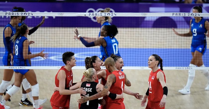 Paris 2024: Türkiye kadınlar voleybolda yarı finalde İtalya’ya yenildi