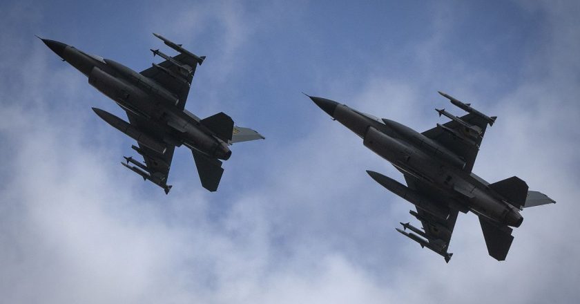 Ukrayna, Batılı müttefiklerinden teslim aldığı F-16 savaş uçaklarından birinin düştüğünü ve pilotun hayatını kaybettiğini duyurdu.