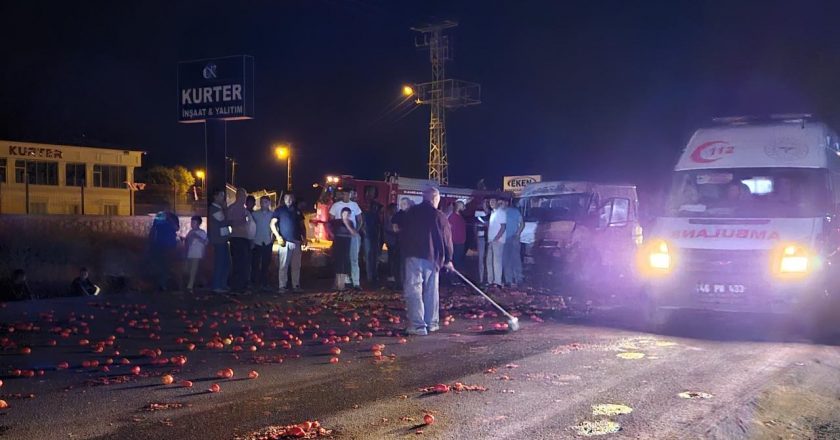 Kahramanmaraş’ta minibüs ile traktör çarpıştı: 10 yaralı