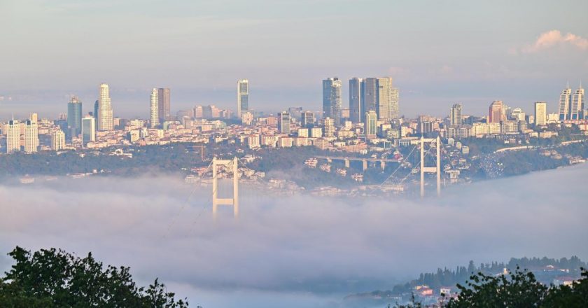 Boğaz’da gemi trafiği çift yönlü olarak durduruldu