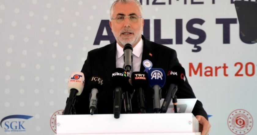 Çalışma ve Sosyal Güvenlik Bakanı Işıkhan: Herkese birinci sınıf sağlık hizmeti sunan tek ülkeyiz