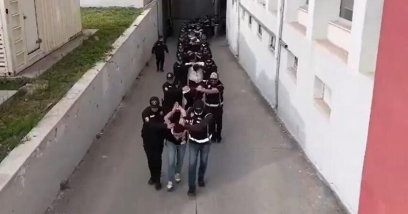 Adana merkezli suç örgütü operasyonu: 80 gözaltı