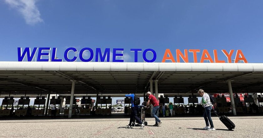 Antalya Havalimanı martta 1 milyon 78 bin yolcuya hizmet verdi