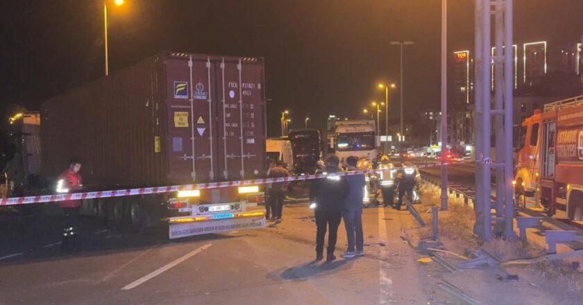 Beylikdüzü’ndeki trafik kazasında 1 kişi öldü, 2 kişi de yaralandı