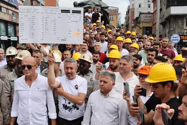 Zonguldak’ta madenciler çalışma ücretlerini protesto etti