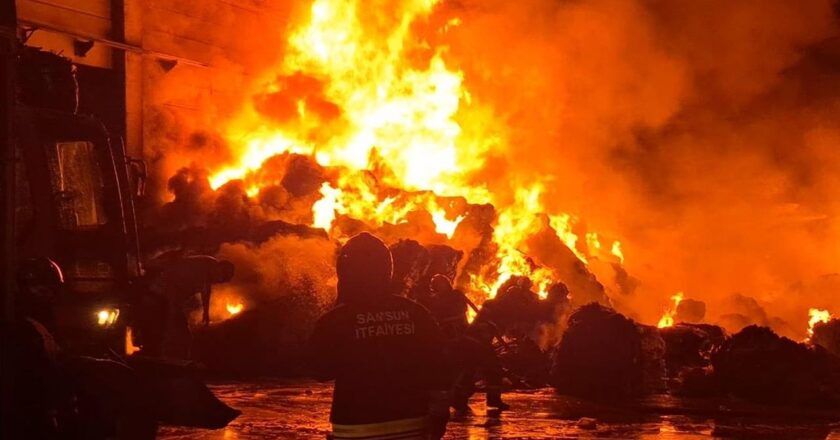 Samsun’da geri dönüşüm fabrikasında yangın