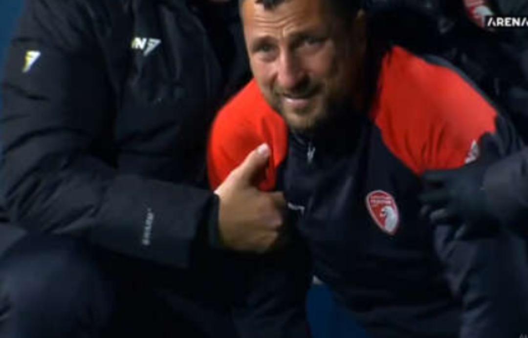 Takımı sahadayken kalp krizi geçirdi! Ünlü teknik adam hayatını kaybetti, futbolcular sinir krizi geçirdi