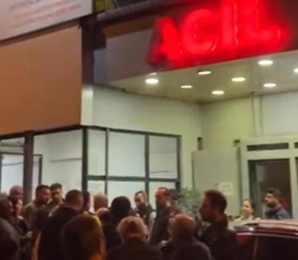 Beyoğlu’nda özel hastane personelinden ücret eylemi