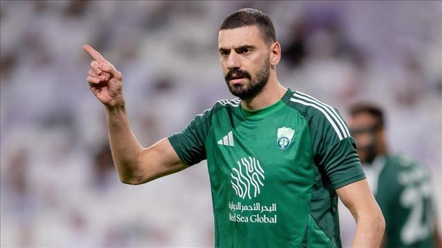 Merih Demiral kupa seremonisine bakın hangi şarkıyla çıktı